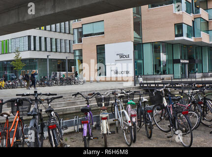 Orestad, école et bibliothèque, Orestad, Copenhague, Danemark, Scandinavie Banque D'Images