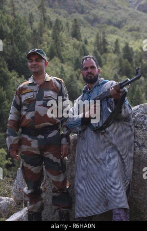 Sur le tournage d'un film de guerre de Bollywood dans Chitkul, Kinnaur, Himachal Pradesh, Inde, doublant ainsi que le Cachemire. Banque D'Images