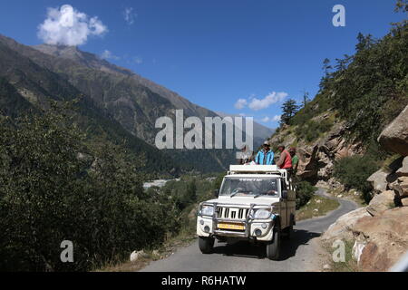 Routes de montagne traîtresse dans Kinnaur, Himachal Pradesh, Inde Banque D'Images