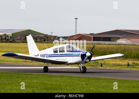 Piper PA-28-140 Cherokee G-AWEX Banque D'Images