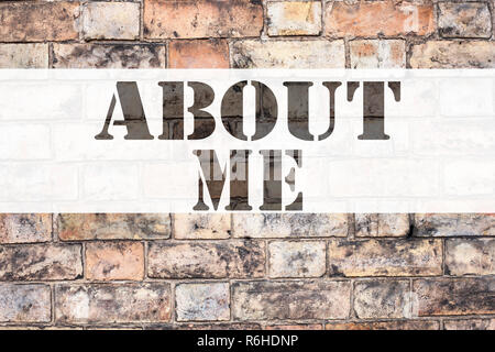 Légende de texte annonce conceptuel montrant l'inspiration me concernant Business concept pour la conscience de soi l'identité personnelle écrite sur fond de vieilles briques with copy space Banque D'Images