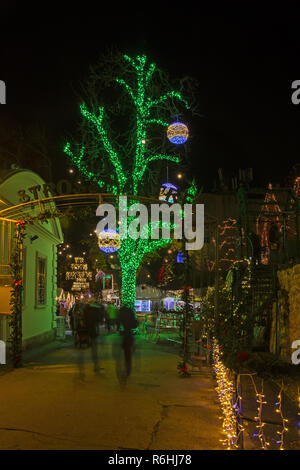 Arrivée à Zagreb - nuit vue depuis la Promenade Strossmayer au moment de l'Avent - Noël et Nouvel An à Zagreb, Croatie Banque D'Images