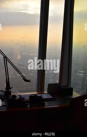 La vue depuis une chambre à l'hôtel à La Shangdi Le tesson - London UK Banque D'Images