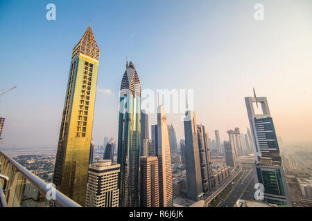 Dubaï, Émirats arabes unis - Octobre 2018. Vue aérienne du centre-ville de Dubaï en une journée ensoleillée, Emirats Arabes Unis Banque D'Images