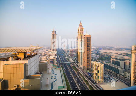 Dubaï, Émirats arabes unis - Octobre 2018. Vue aérienne du centre-ville de Dubaï en une journée ensoleillée, Emirats Arabes Unis Banque D'Images