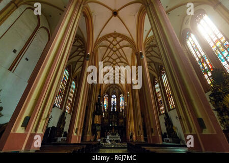 OLOMOUC, RÉPUBLIQUE TCHÈQUE - 15 avril 2018 : l'intérieur de l'église Saint Maurice à Olomouc, République tchèque. Banque D'Images