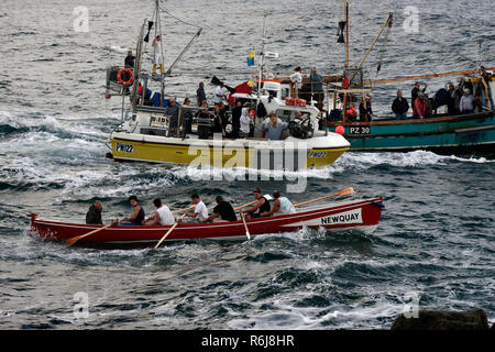 Course d'aviron de Gig, Atkinson, Trophée de l'estuaire Gannel à Newquay Harbor.UK. Banque D'Images