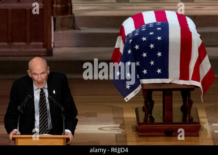 L'État de Washington. 5 déc, 2018. L'ancien sénateur Alan Simpson, R-Wyo, parle lors de funérailles d'état de l'ancien président George H. W. Bush à la Cathédrale Nationale, mercredi, 5 décembre 2018, à Washington. Crédit : Andrew Harnik/Piscine via CNP | Conditions de crédit dans le monde entier : dpa/Alamy Live News Banque D'Images