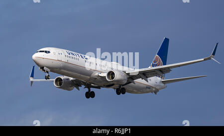 Richmond, Colombie-Britannique, Canada. Sep, 2018 2. Un United Airlines Boeing 737-900ER (N69838) en suspension dans l'avion en courte finale pour l'atterrissage. Credit : Bayne Stanley/ZUMA/Alamy Fil Live News Banque D'Images