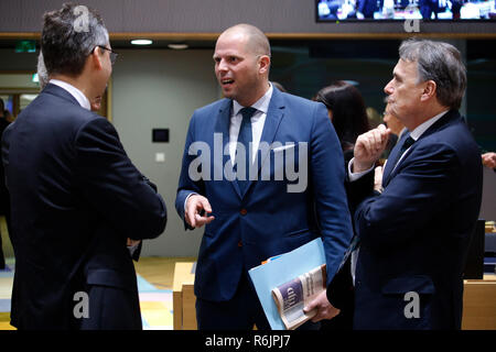 Bruxelles, Belgique. 6e déc, 2018. Theo FRANCKEN, Secrétaire d'Etat à la politique d'Asile et Migration de Belgique arrive à assister à un Conseil Justice et affaires intérieures de l'UE. Credit : ALEXANDROS MICHAILIDIS/Alamy Live News Banque D'Images