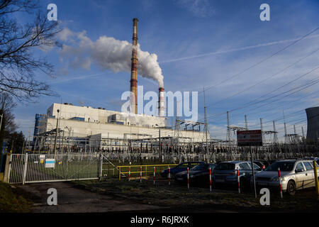 Cracovie, Pologne. 6e déc, 2018. Une vue générale de la PGE d'exploitation de centrales au cours d'une journée d'hiver. Credit : Omar Marques/SOPA Images/ZUMA/Alamy Fil Live News Banque D'Images