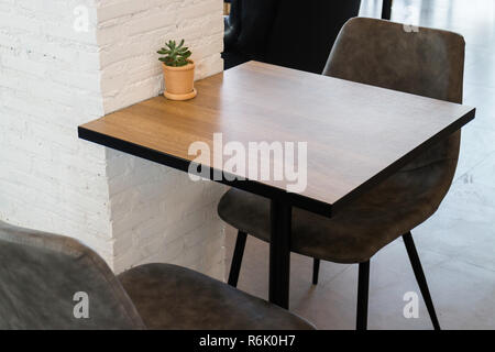 Ensemble de meubles dans un café branché Banque D'Images