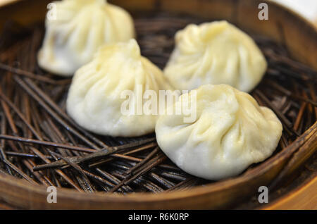 Soupe traditionnelle dumpling Xiao Long Bao Banque D'Images