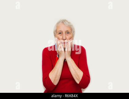Close-up of a senior woman avec émotion d'horreur Banque D'Images