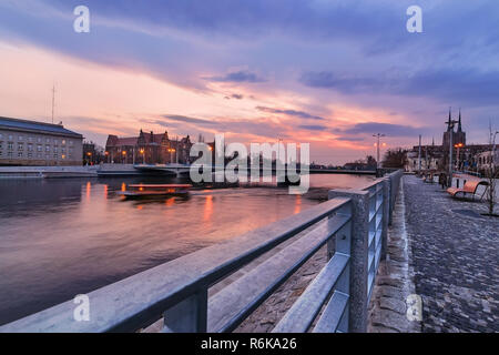 Bureau régional et national Museum à Wroclaw, en Pologne, au coucher du soleil. Banque D'Images