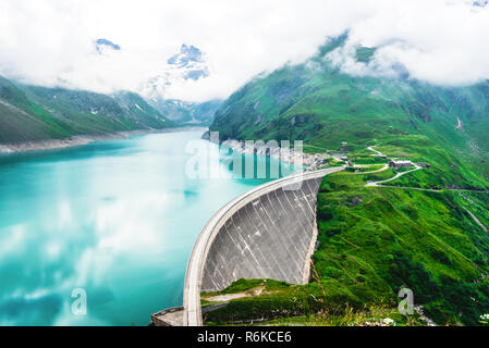 Sur le réservoir du barrage de Kaprun en Autriche de Mooserboden Banque D'Images