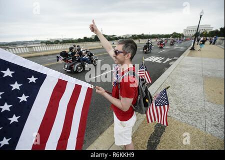 Kevin Smith, de Cleveland, Ohio, la prise en charge d'opération Rolling Thunder 2017. Cette année marque le 30e anniversaire de l'assemblée annuelle de collecte de moto à Washington D.C. pour honorer POE et MIA service members, 28 mai 2017. Banque D'Images