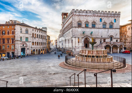 Vue sur la pittoresque Piazza IV Novembre, Pérouse, Italie Banque D'Images