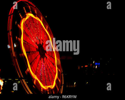 Low angle shot d'une grande à un carnaval de la nuit de Noël en Suisse. Banque D'Images