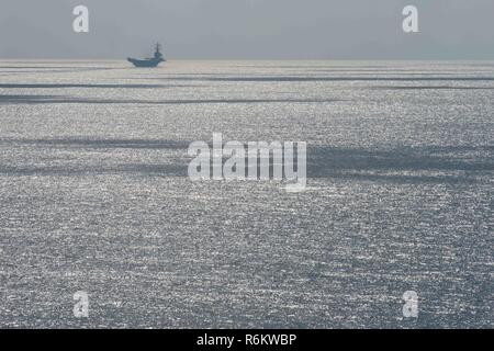 Les eaux situées au sud du Japon (21 mai 2017) Le porte-avions USS Ronald Reagan (CVN 76 patrouilles) les eaux au sud du Japon. Ronald Reagan est le groupe aéronaval du porte-étendard de 5, fournissant une force prête au combat qui protège et défend les intérêts de maritime collective de ses alliés et partenaires dans la région du Pacifique-Indo-Asia. Banque D'Images