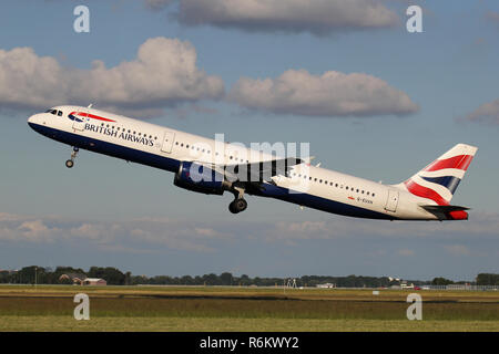 British Airways Airbus A321-200 G-EUXH avec enregistrement aéroporté juste à l'aéroport d'Amsterdam Schiphol. Banque D'Images