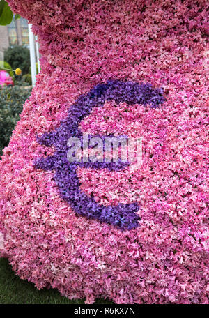 La plate-forme avec tulipes et jacinthes lors du traditionnel défilé de fleurs Bloemencorso Noordwijk à Haarlem aux Pays-Bas. Banque D'Images