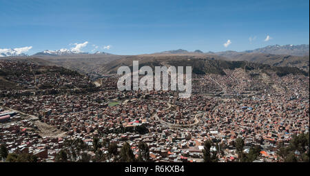 Vue panoramique vue aérienne de La Paz à partir de mi téléphérique Teleferico transit system - Bolivie Banque D'Images