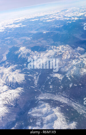 Au-dessus des nuages vue depuis l'avion Banque D'Images