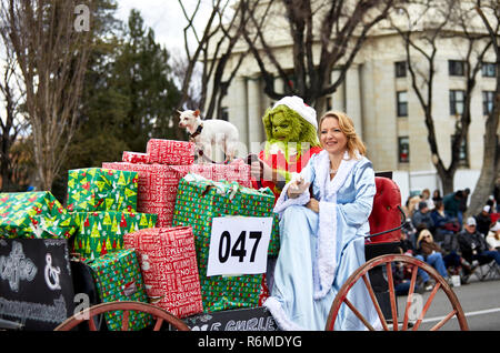 Prescott, Arizona, USA - 1 décembre 2018 : Grinch sur un flotteur de Noël Banque D'Images