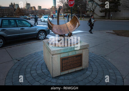 Toronto, Canada - le 4 décembre 2018. L'Université de Toronto est une université de recherche publique à Toronto, situé sur les terrains qui entourent la Reine Banque D'Images