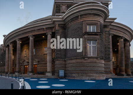 Toronto, Canada - le 4 décembre 2018. L'Université de Toronto est une université de recherche publique à Toronto, situé sur les terrains qui entourent la Reine Banque D'Images