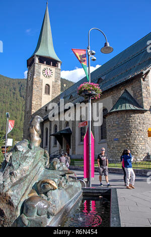 L'église de St Maurice dans le centre de Zermatt Banque D'Images