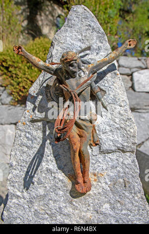 Les grimpeurs cimetière derrière l'église de St Maurice à Zermatt Banque D'Images