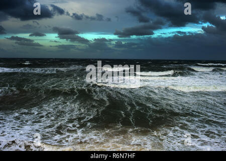 Strom nuages océan danger vague Banque D'Images