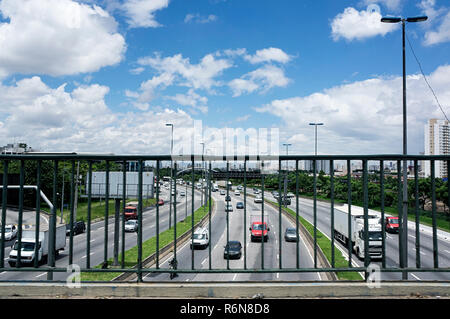 Marginal Tietê bridge gate l'autoroute voir Sao Paulo Brésil Banque D'Images