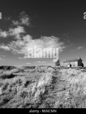 Belle image paysage noir et blanc de Nun's Cross ferme dans le Dartmoor Banque D'Images