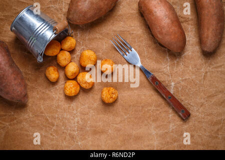 Purée de patates douces et de boules de fromage Banque D'Images