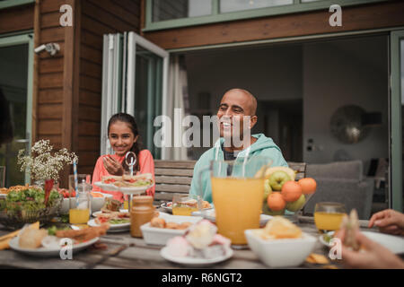 Le petit déjeuner à l'extérieur Holiday Cottage Banque D'Images
