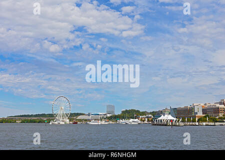 National Harbor au bord de la rivière Potomac avec roue de Ferris et MGM Hotel and Casino. Haut de gamme populaire de banlieue à proximité de capital nous. Banque D'Images