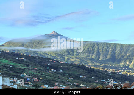 Tenerife - vallée de la Orotava, avec vue sur le mont Teide dans la lumière du matin Banque D'Images