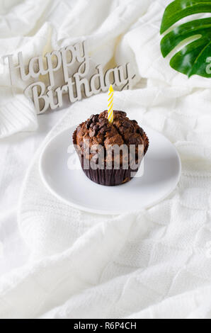 Muffins au chocolat anniversaire capkakes ou. Banque D'Images