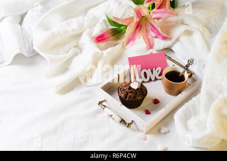 Muffins au chocolat ou café noir et capkakes Banque D'Images