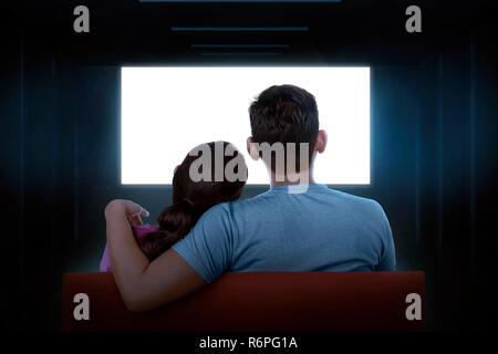 Portrait of asian couple sitting on couch watching tv vierge Banque D'Images