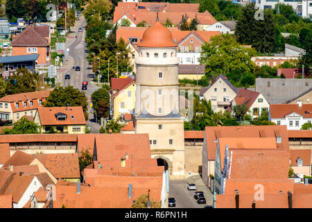 Vue sur les toits de la ville Noerdlingen en Allemagne en été Banque D'Images