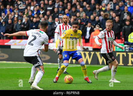 1er décembre 2018, Bramall Lane, Sheffield, Angleterre ; Sky Bet Championship, Sheffield United v Leeds United ; Pablo Hernandez de Leeds United contrôle la ball Crédit : Conor Molloy/News Images images Ligue de football anglais sont soumis à licence DataCo Banque D'Images