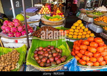 Étal de fruits sur le marché de Khan Daun Penh Phnom, Cambodge Banque D'Images