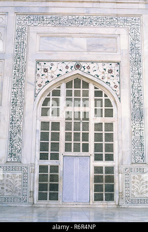 Œuvre d'art dans le Taj Mahal septième merveille du monde, Agra, Uttar Pradesh, Inde Banque D'Images