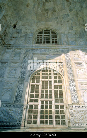 Œuvre d'art dans le Taj Mahal septième merveille du monde, Agra, Uttar Pradesh, Inde Banque D'Images