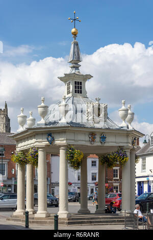 Au début du marché géorgien élégant Croix dans Marché du samedi, Beverley, East Riding of Yorkshire, Angleterre, Royaume-Uni Banque D'Images