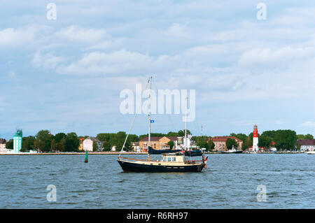 8 septembre 2018, la mer Baltique, Allemagne, région de Kaliningrad, Russie, location de yacht sur l'eau, grâce à des voiles Banque D'Images